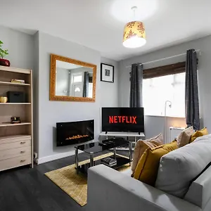 luxury-3br-house-free-parking-and-stunning-garden.hotelsin-nottingham.com/